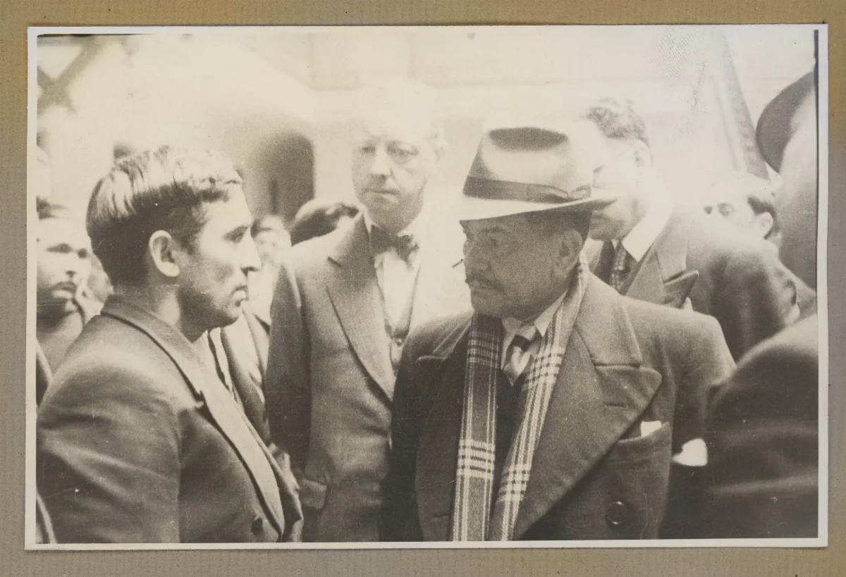 Presidente en reunión con autoridades regionales y delegados locales — aprox. 1939 | Chile de Ayer