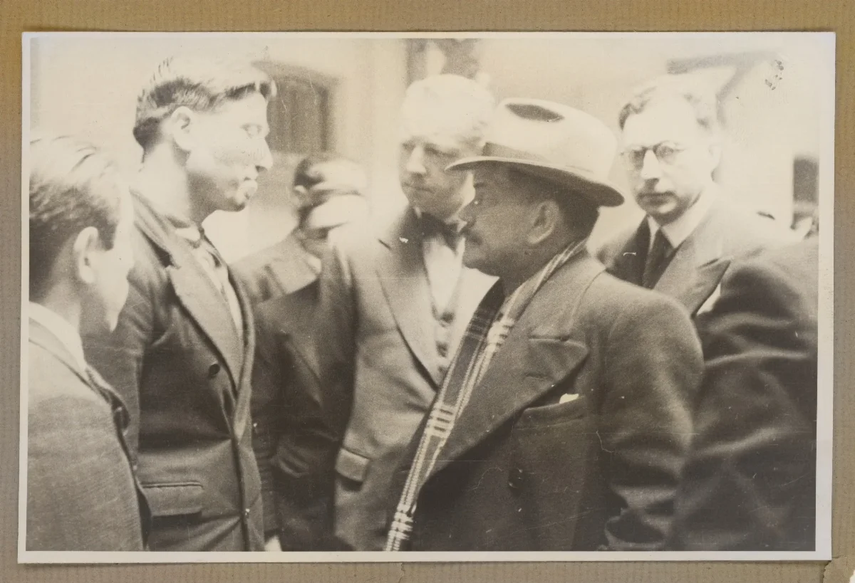 Encuentro entre autoridades y delegación de representante campesino — aprox. 1939 | Chile de Ayer