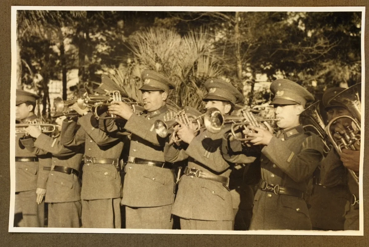 Banda militar en acto oficial de 1940 — Viña del Mar — 1940 | Chile de Ayer