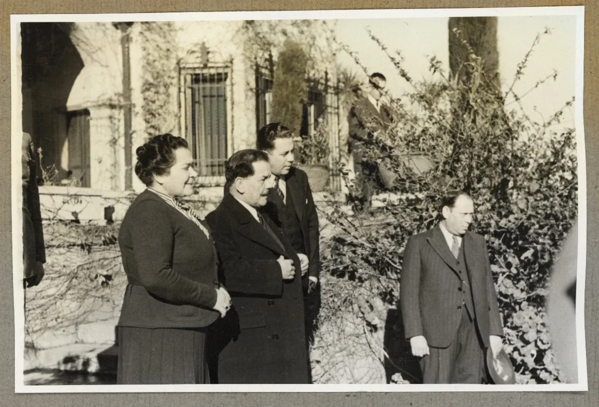 Visita oficial en el jardín residencial de Viña del Mar — Viña del Mar — 1940 | Chile de Ayer