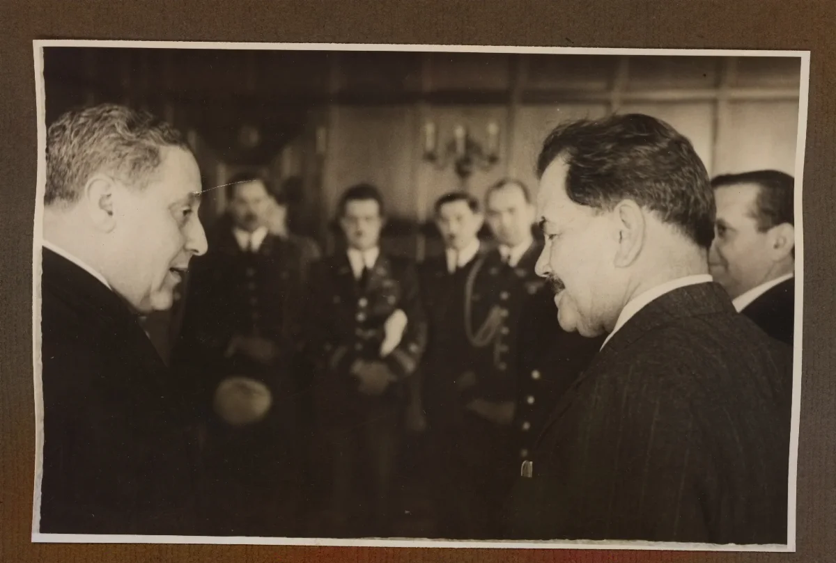 Pedro Aguirre Cerda en reunión protocolaria con autoridades en Viña del Mar — Viña del Mar — 1940 | Chile de Ayer