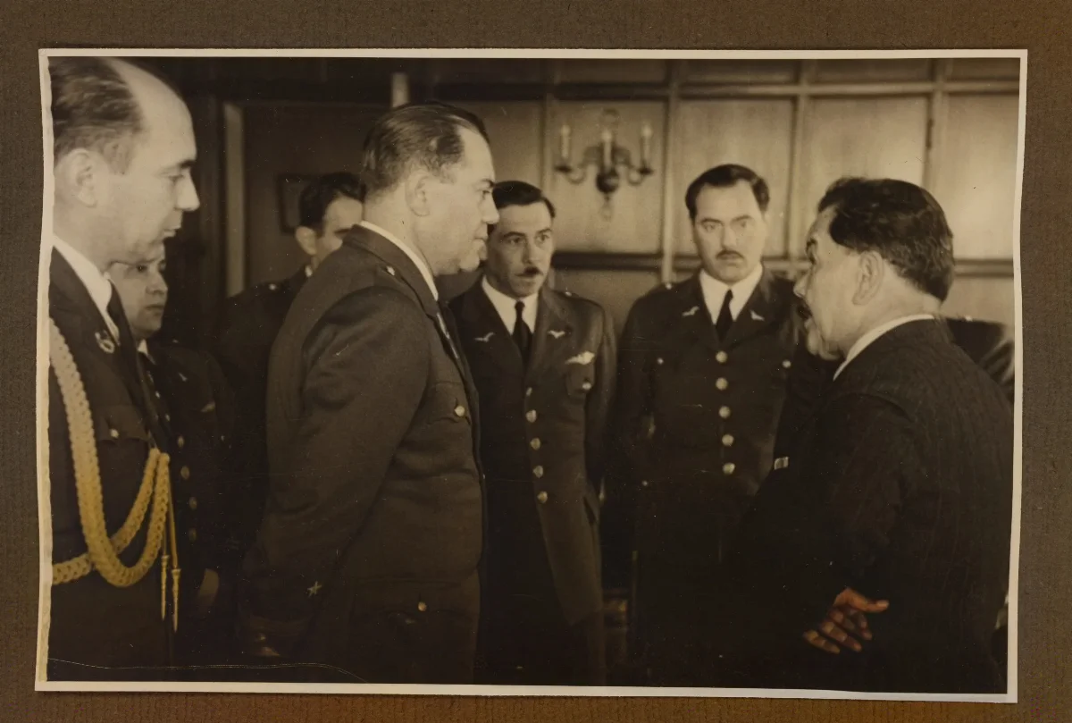 Reunión oficial entre autoridades civiles y militares en Viña del Mar — Viña del Mar — 1940 | Chile de Ayer