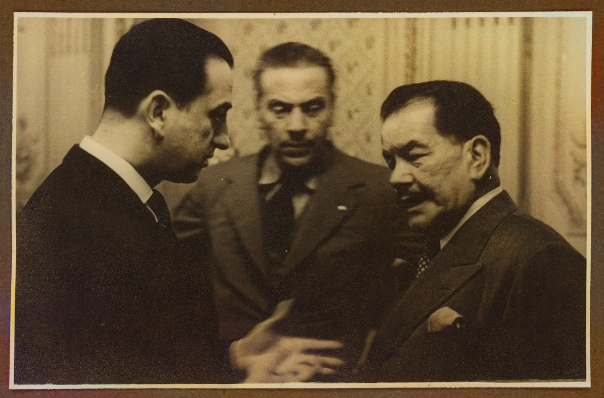 Presidente en conversación con autoridades en despacho — Viña del Mar — 1940 | Chile de Ayer