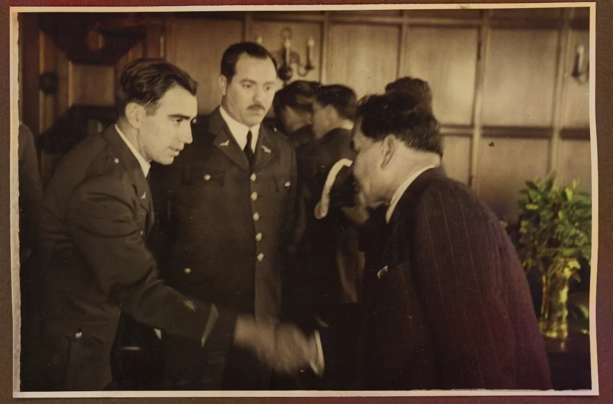 Presidente Aguirre Cerda en acto oficial con delegación militar — Viña del Mar — 1940 | Chile de Ayer