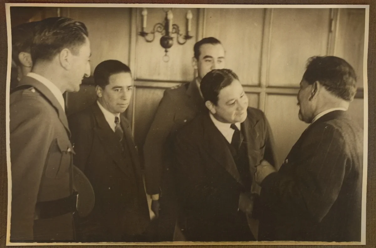 Reunión oficial en interior formal, Viña del Mar — Viña del Mar — 1940 | Chile de Ayer