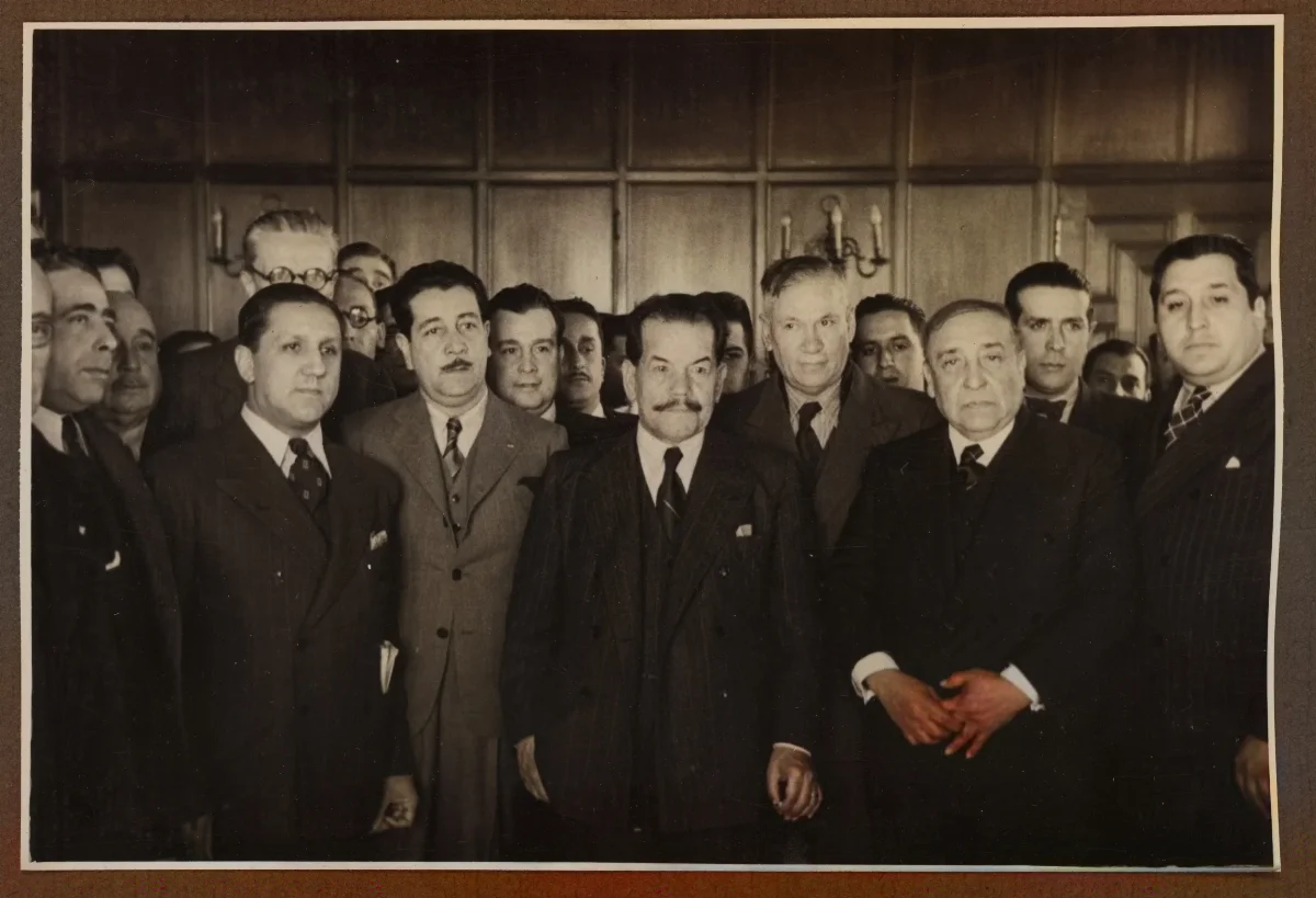 Delegación de autoridades civiles en acto oficial con el presidente — Viña del Mar — 1940 | Chile de Ayer