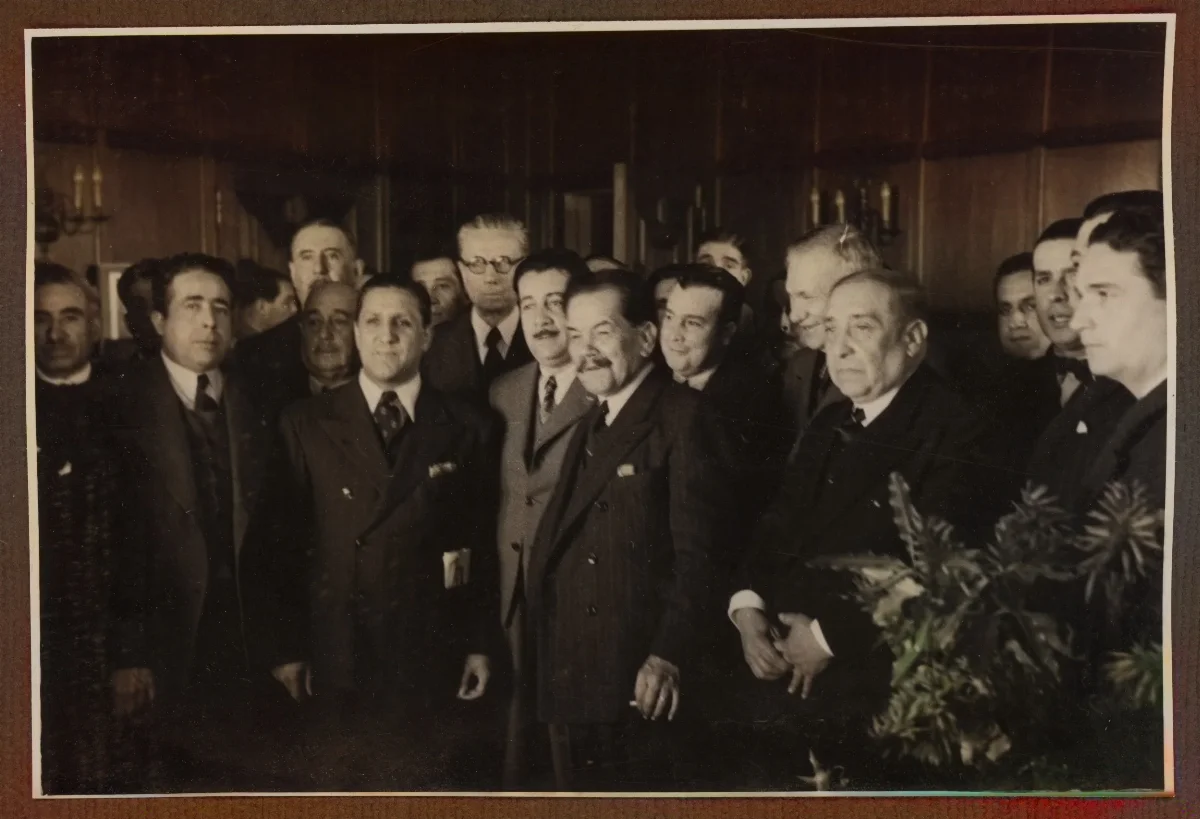 Presidente en acto oficial con delegación de autoridades — Viña del Mar — 1940 | Chile de Ayer
