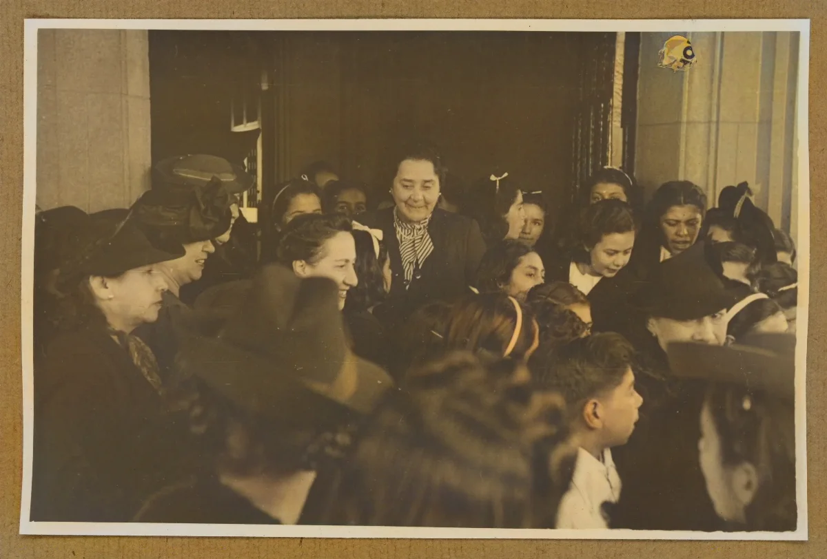 Acto oficial interior con autoridades y personalidades — Viña del Mar — 1940 | Chile de Ayer