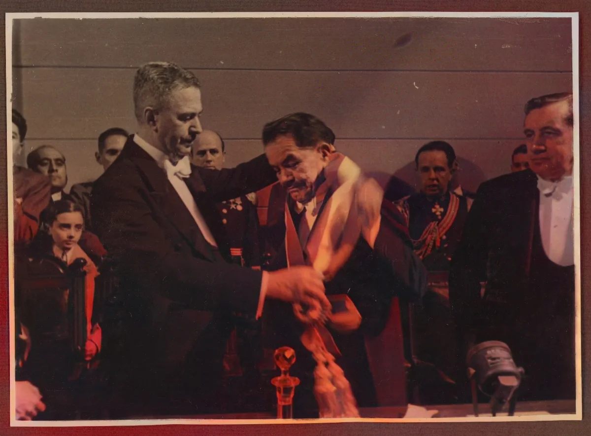 Imposición de banda presidencial al Ex Presidente Alesandri — Santiago — 1938 | Chile de Ayer