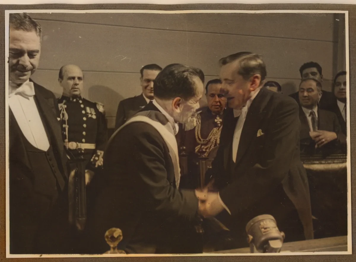 Saludo protocolar presidente entrante con presidente saliente — Santiago — 1938 | Chile de Ayer