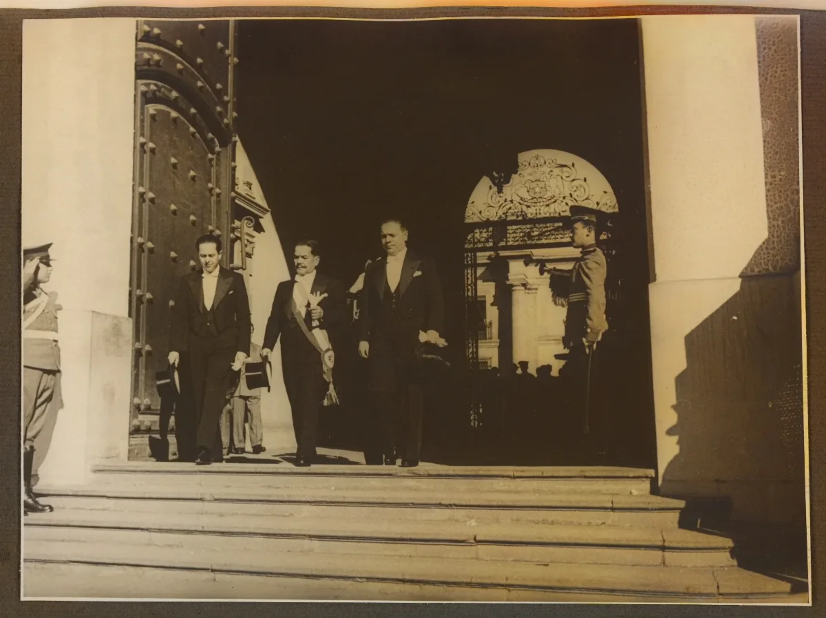 Acto presidencial en la escalinata de La Moneda — Santiago — 1938 | Chile de Ayer