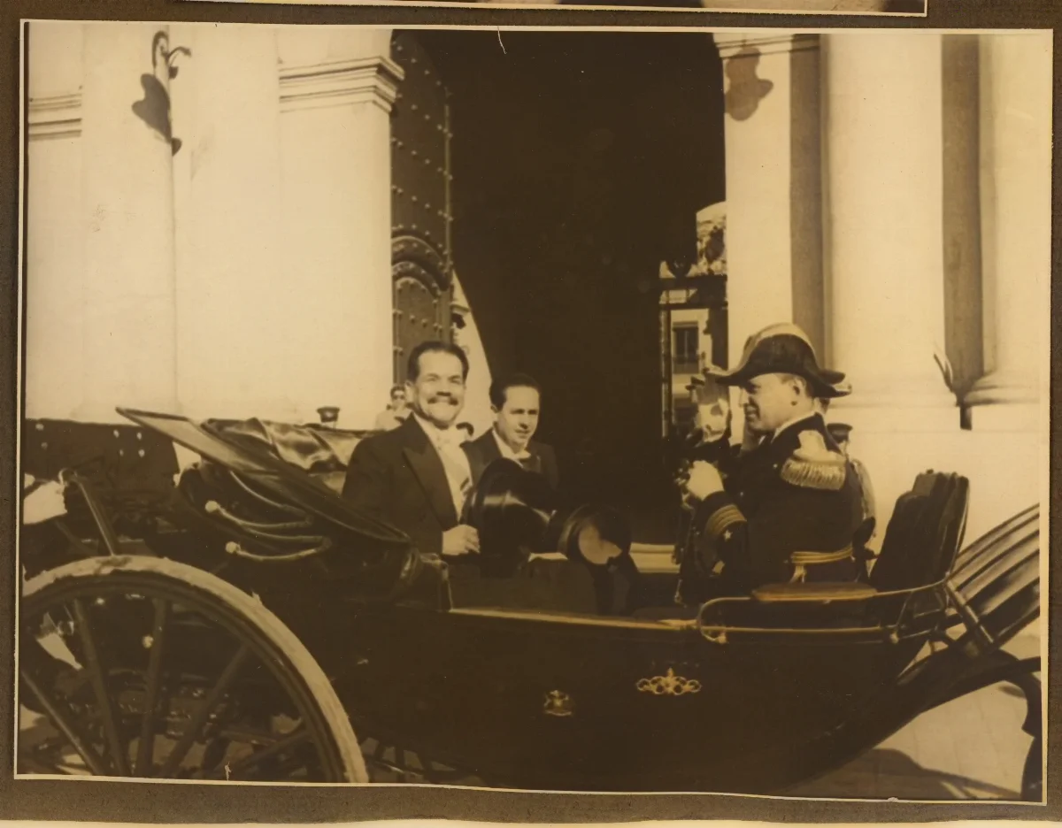 El presidente llegando a La Moneda luego de su toma de mando — Santiago — 1938 | Chile de Ayer