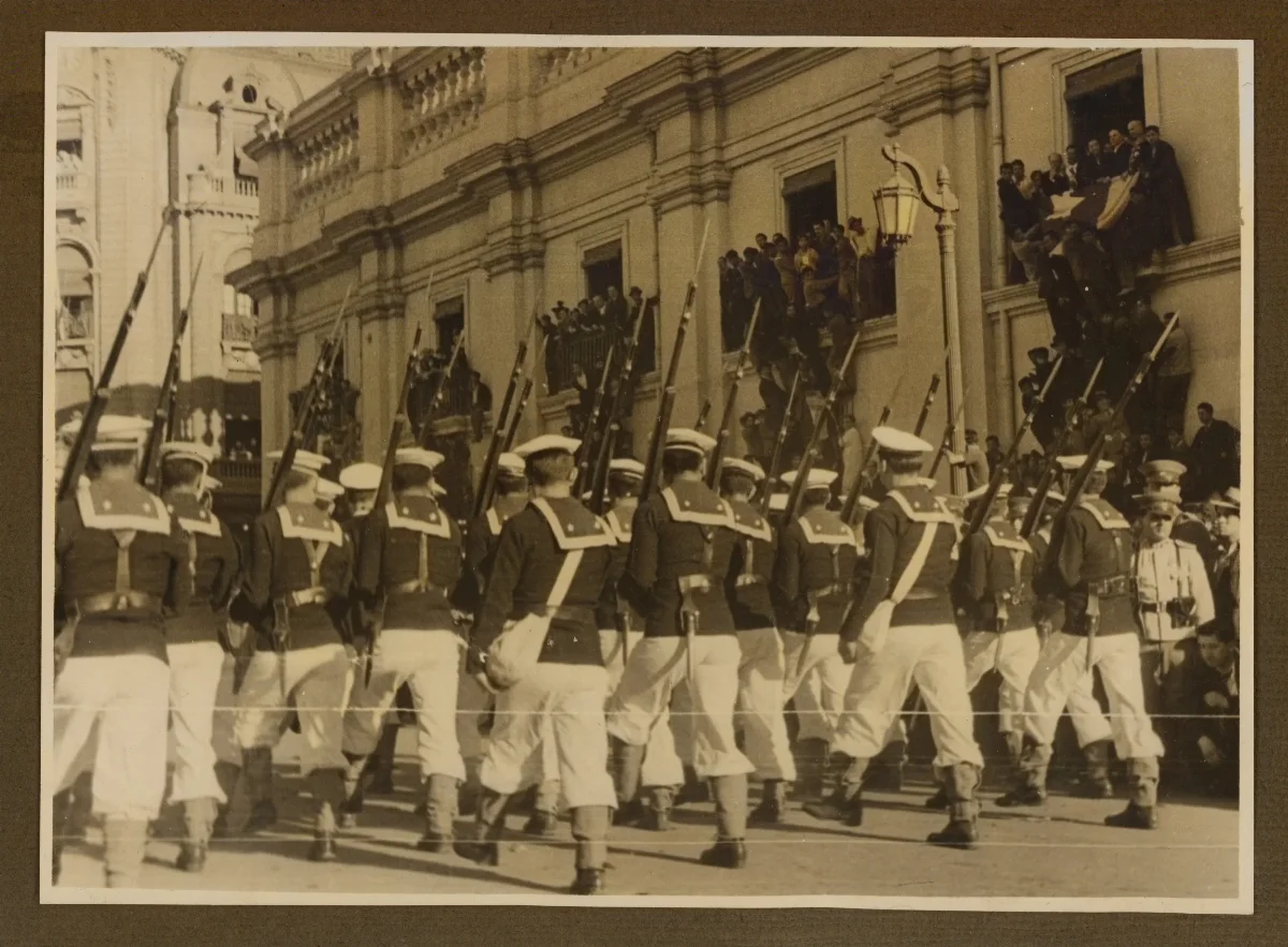 Desfile militar durante la asunción presidencial de 1938 — Santiago — 1938 | Chile de Ayer