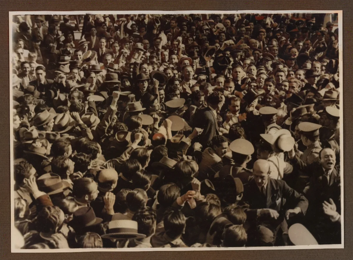 Multitud en la ceremonia de asunción presidencial de 1938 — Santiago — 1938 | Chile de Ayer