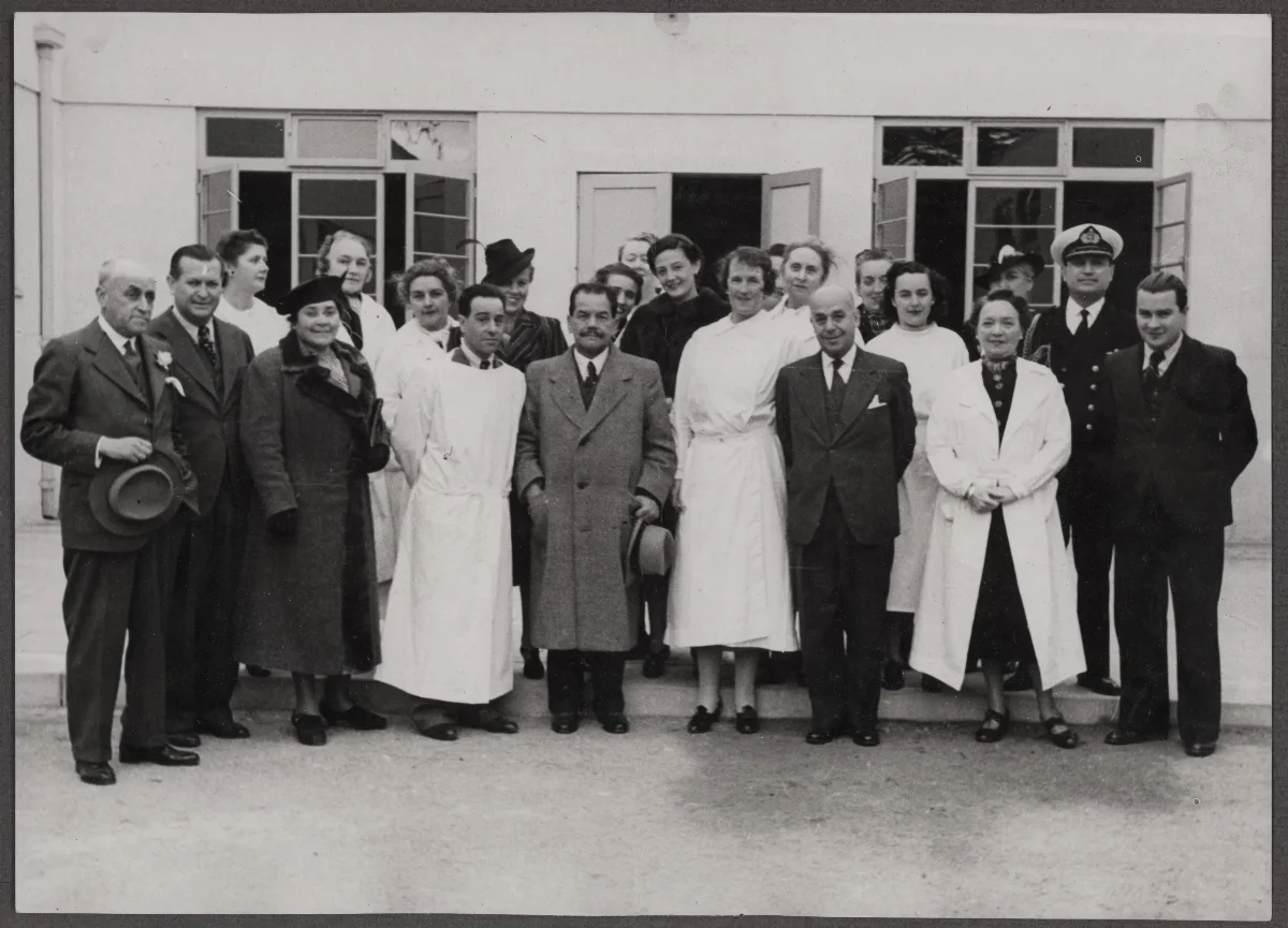 Visita de Juanita Aguirre a un hospital — Pitrufquén — 1939 | Chile de Ayer