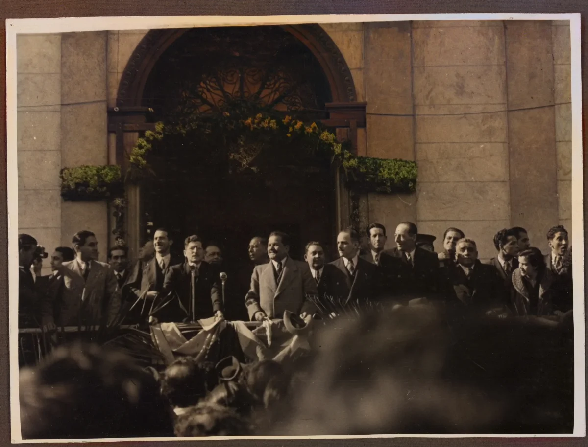 Pedro Aguirre Cerda preside acto oficial de inauguración ante autoridades — aprox. 1939 | Chile de Ayer