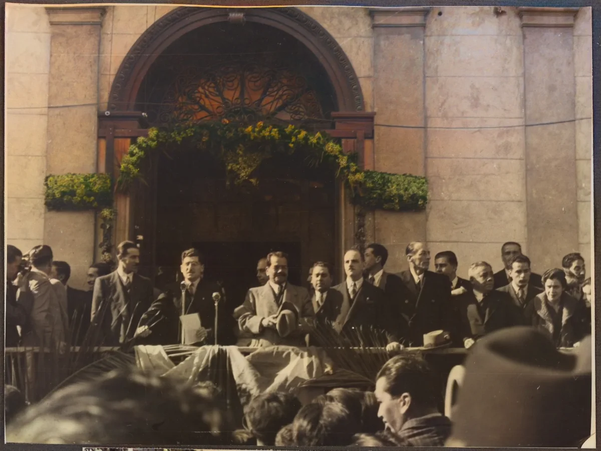 Presidente en ceremonia oficial ante autoridades civiles y militares — aprox. 1940 | Chile de Ayer