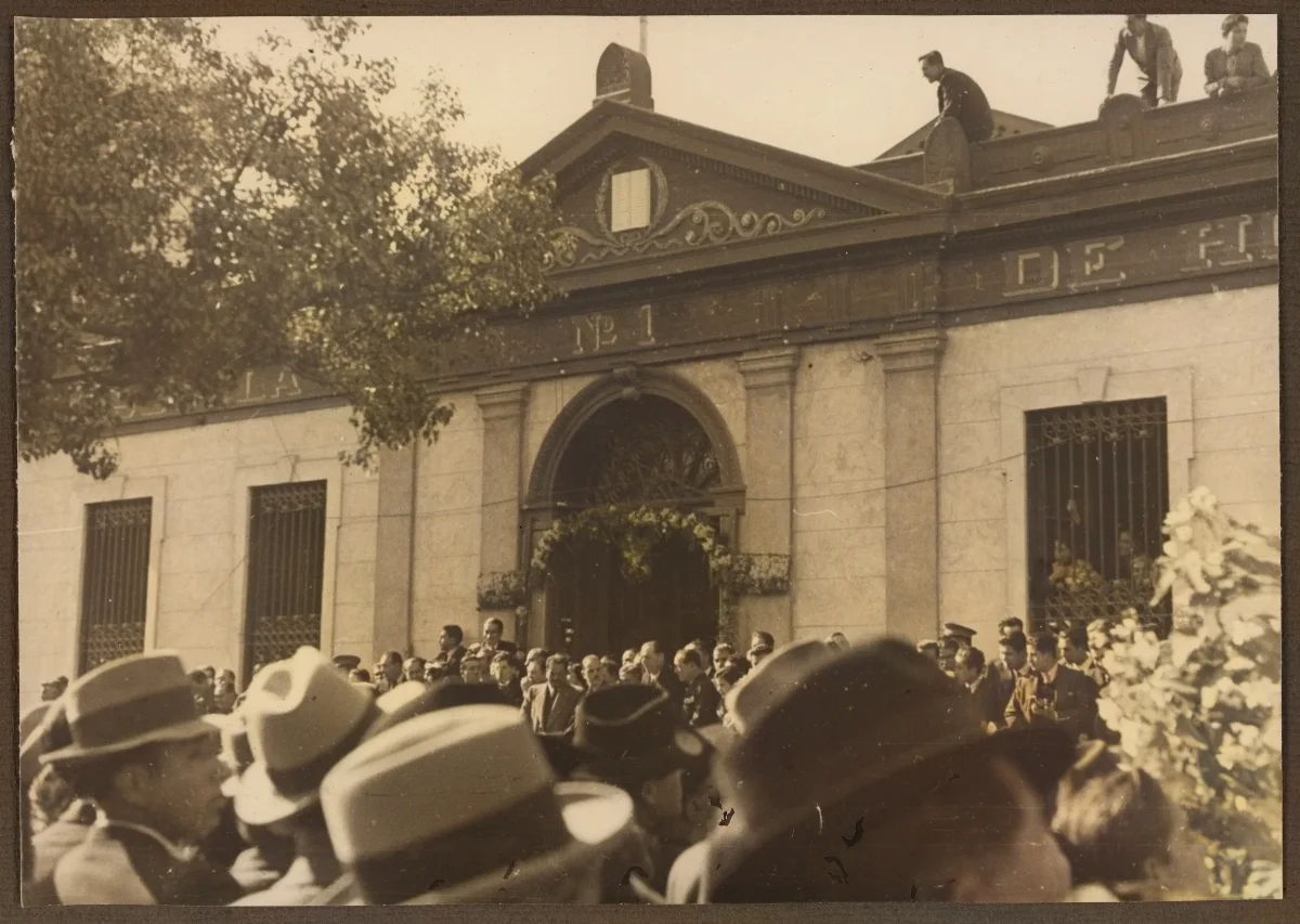 Presidente Pedro Aguirre Cerda recibido en acto oficial con multitud de ciudadanos — aprox. 1938 | Chile de Ayer