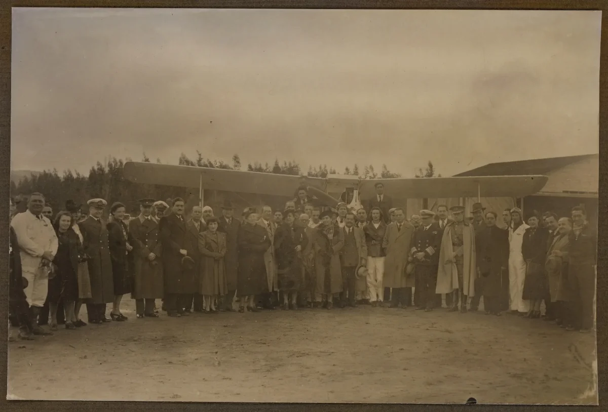 Acto oficial del presidente con delegación regional en zona de colonización forestal — aprox. 1939 | Chile de Ayer