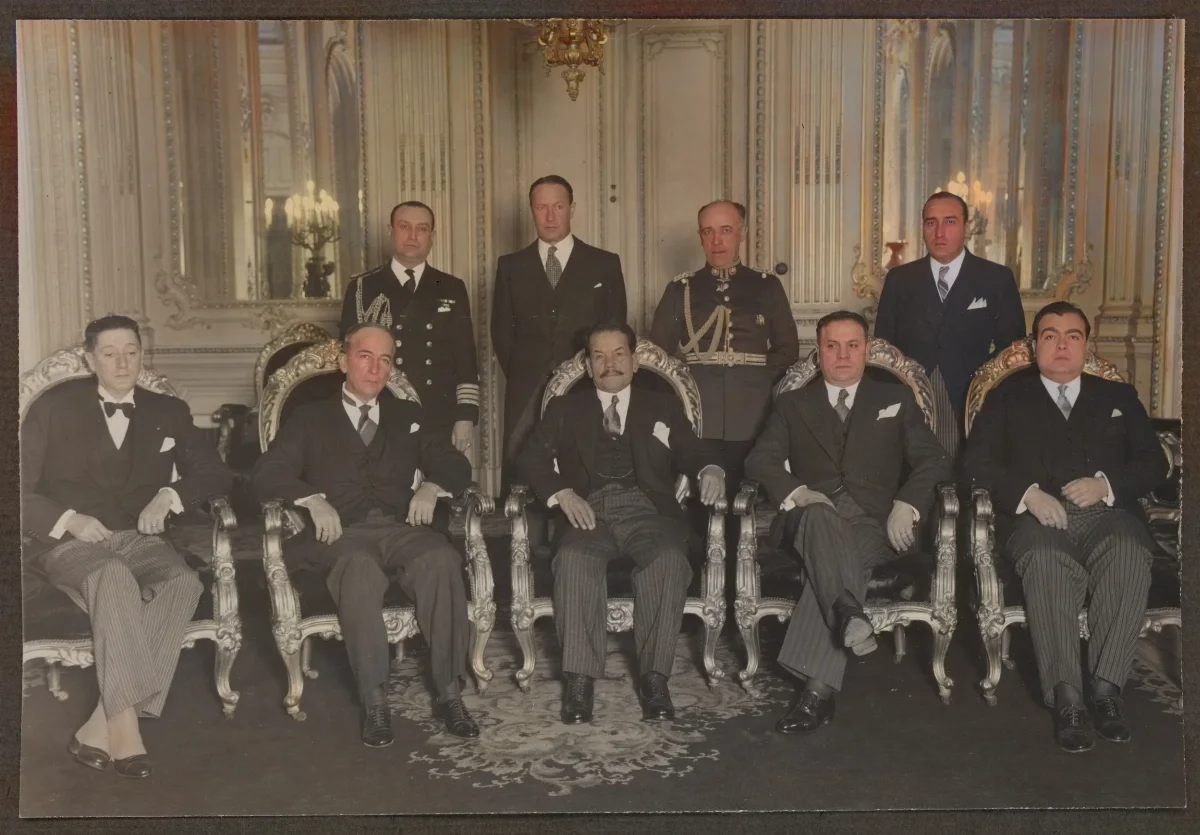 Pedro Aguirre Cerda en acto oficial con autoridades y militares — Santiago — aprox. 1940 | Chile de Ayer