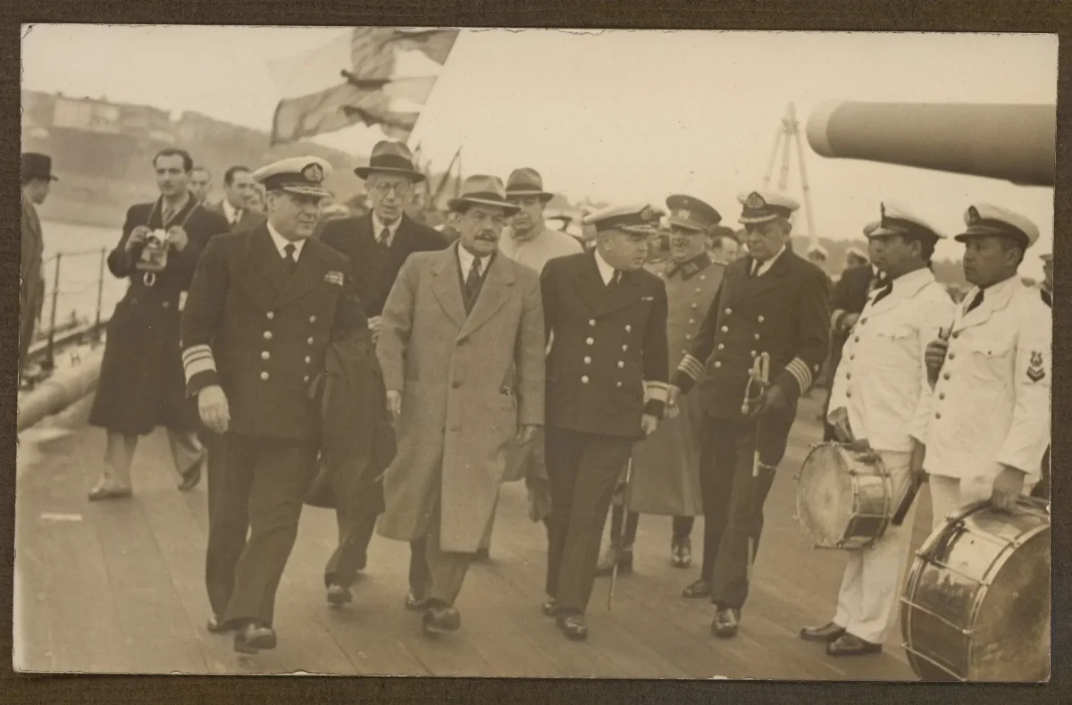 Presidente Pedro Aguirre Cerda en acto oficial naval — aprox. 1939 | Chile de Ayer
