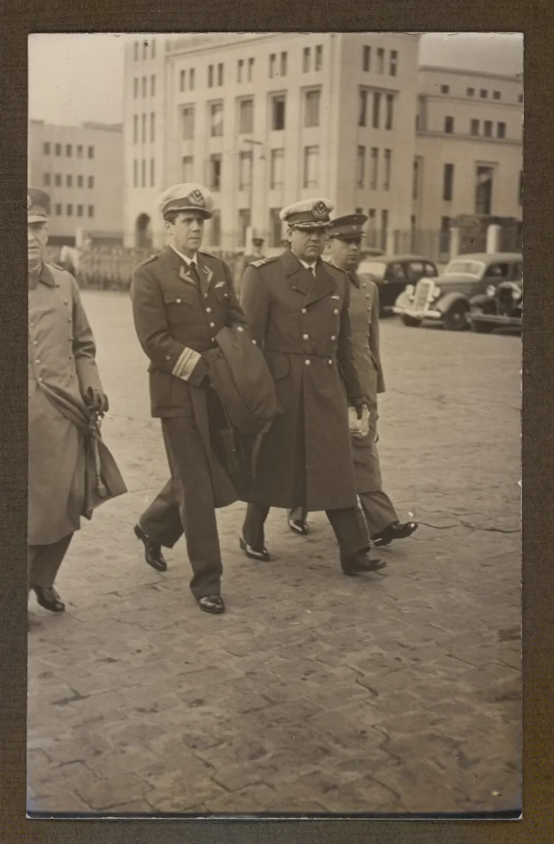 Autoridades militares en acto oficial presidencial — Santiago — aprox. 1939 | Chile de Ayer