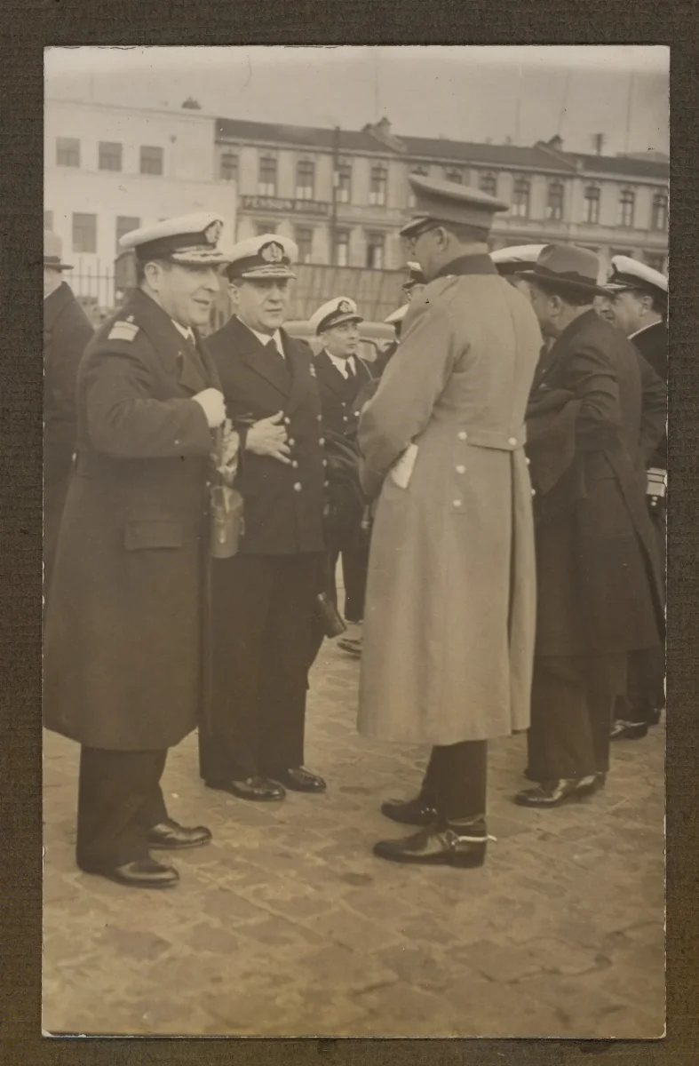 Presidente en acto oficial con autoridades militares — Santiago — aprox. 1939 | Chile de Ayer