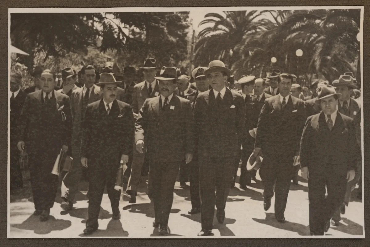 Autoridades en acto oficial con delegación presidencial — aprox. 1940 | Chile de Ayer