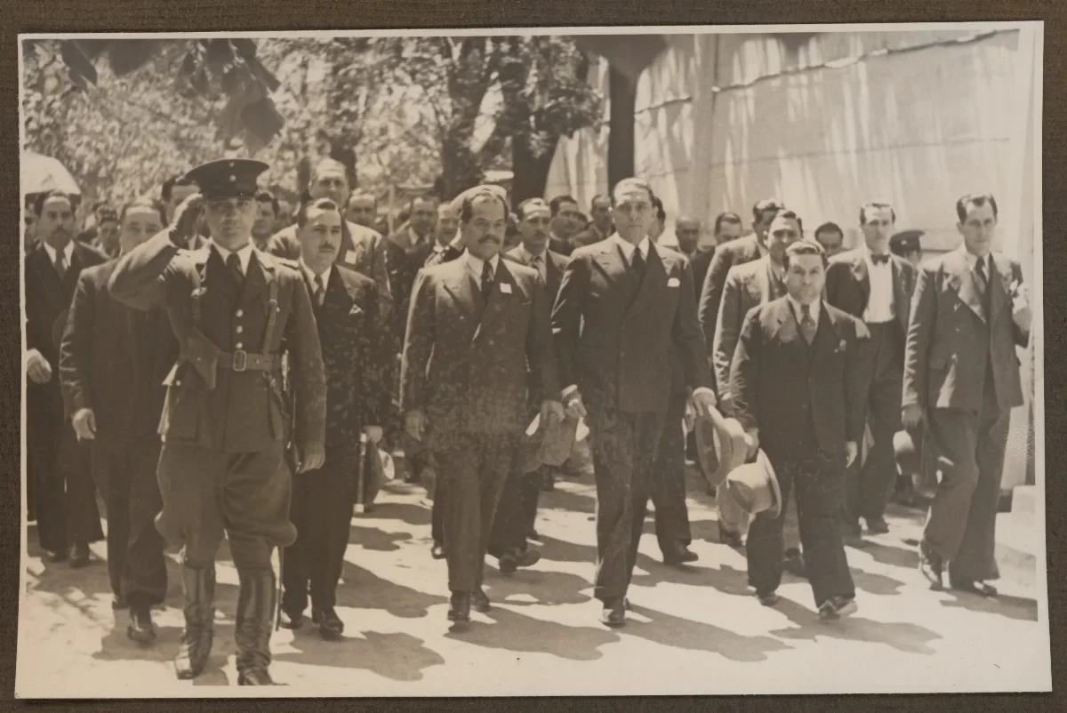 Acto oficial presidencial con autoridades militares y civiles — aprox. 1939 | Chile de Ayer