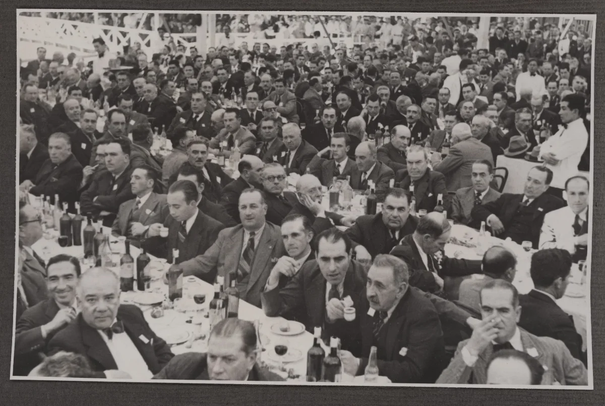 Banquete oficial con autoridades durante acto de protocolo del presidente Aguirre Cerda — aprox. 1939 | Chile de Ayer