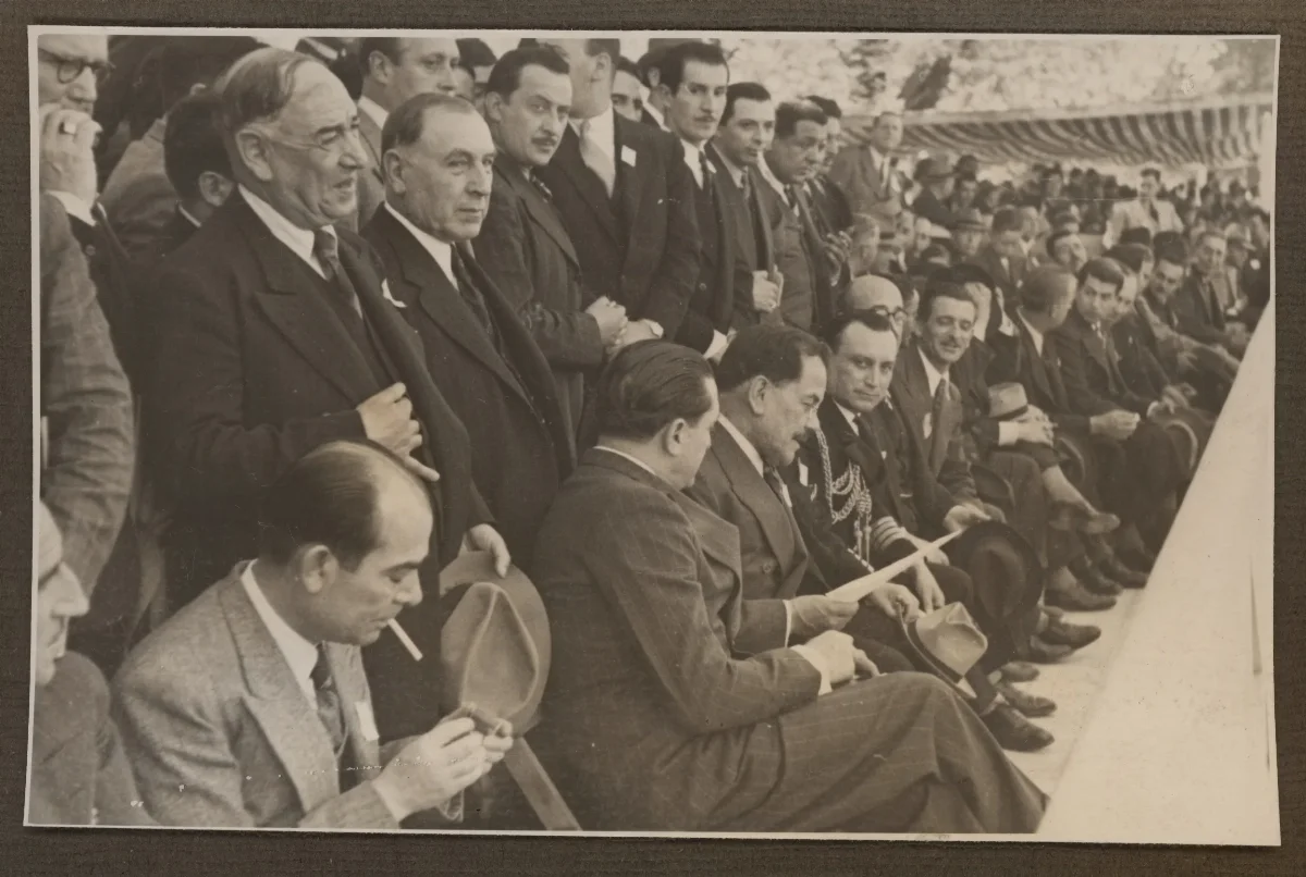 Presidente Pedro Aguirre Cerda en acto oficial junto a autoridades civiles — aprox. 1938 | Chile de Ayer