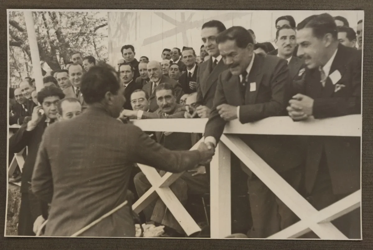 Acto de recepción oficial con autoridades militares y civiles — aprox. 1939 | Chile de Ayer