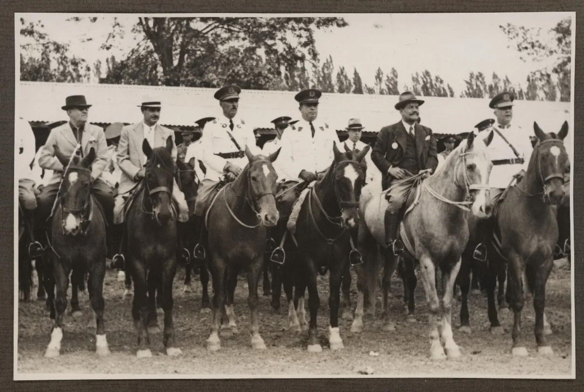 Cabalgata oficial de autoridades con el presidente — aprox. 1939 | Chile de Ayer