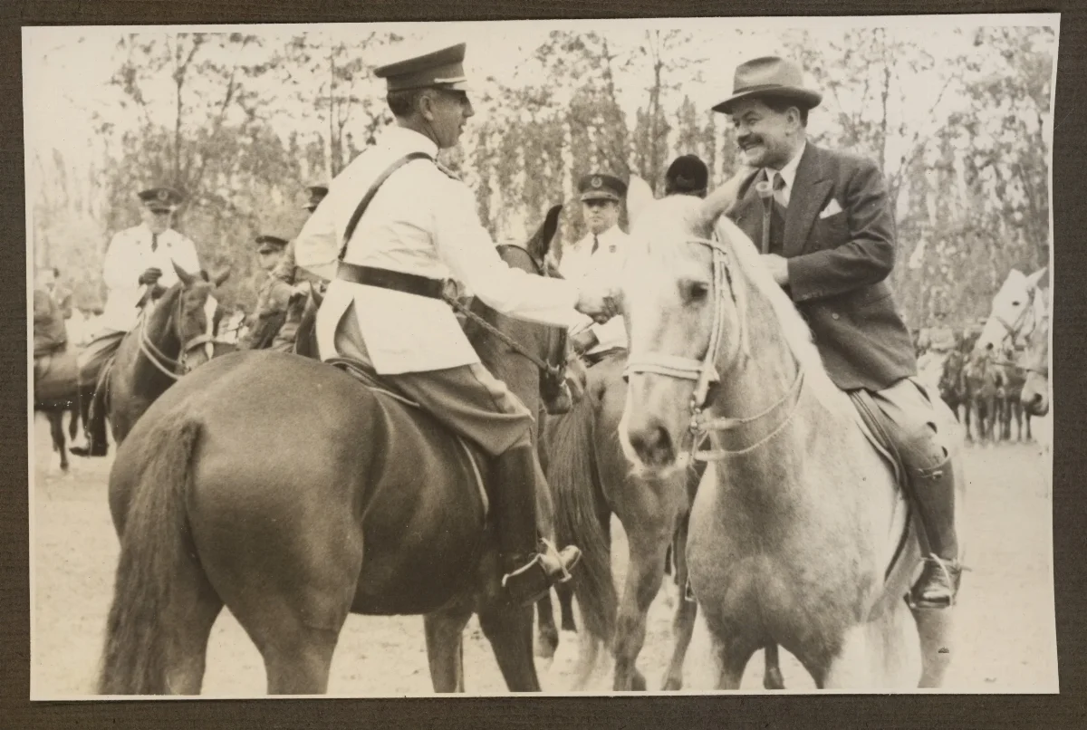 Autoridades en acto ecuestre oficial — aprox. 1939 | Chile de Ayer