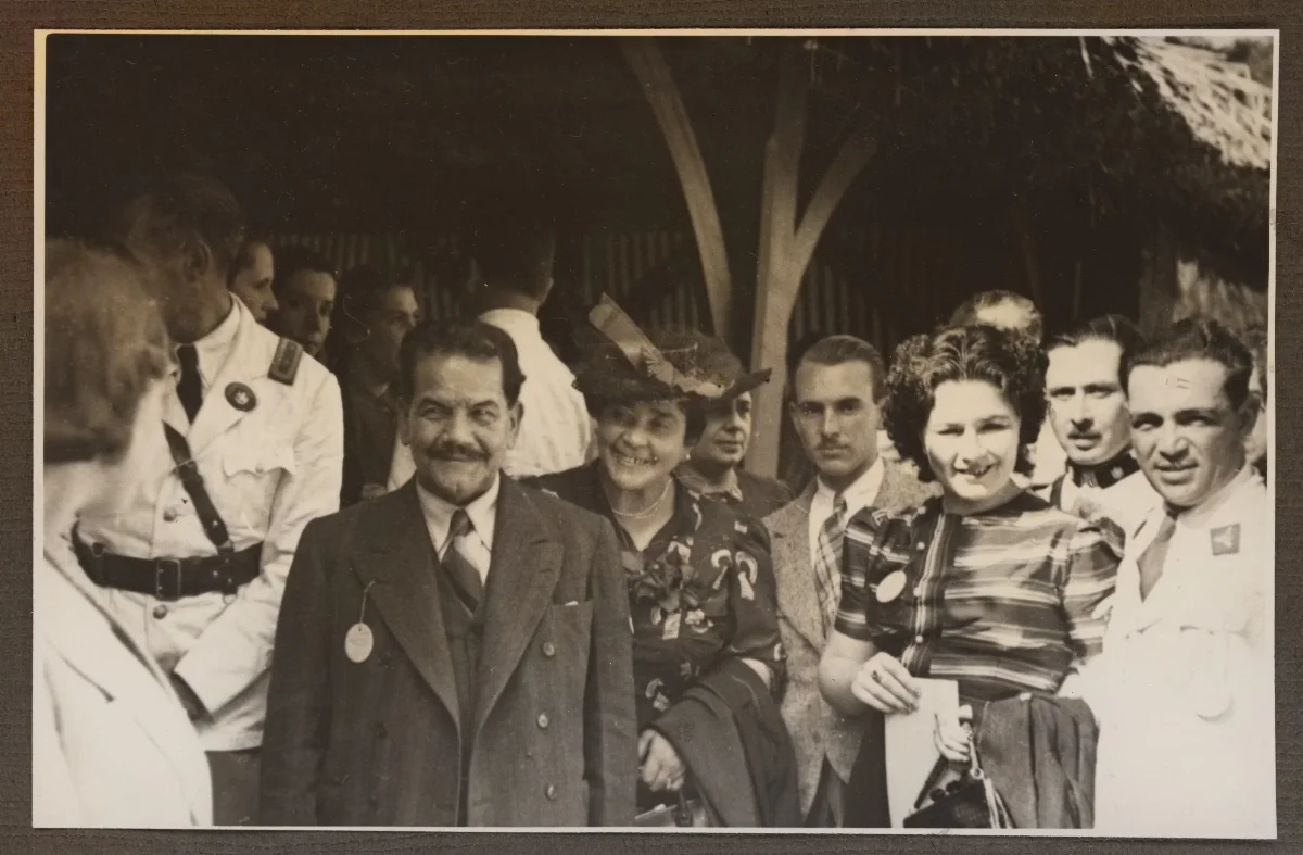 Presidente Pedro Aguirre Cerda en acto oficial con autoridades locales — aprox. 1939 | Chile de Ayer