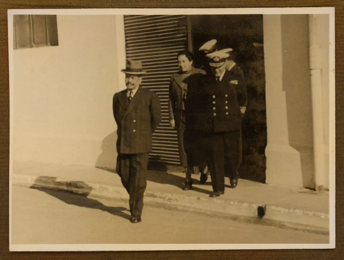 Presidente Pedro Aguirre Cerda recibido por autoridades militares en acto oficial — aprox. 1939 | Chile de Ayer