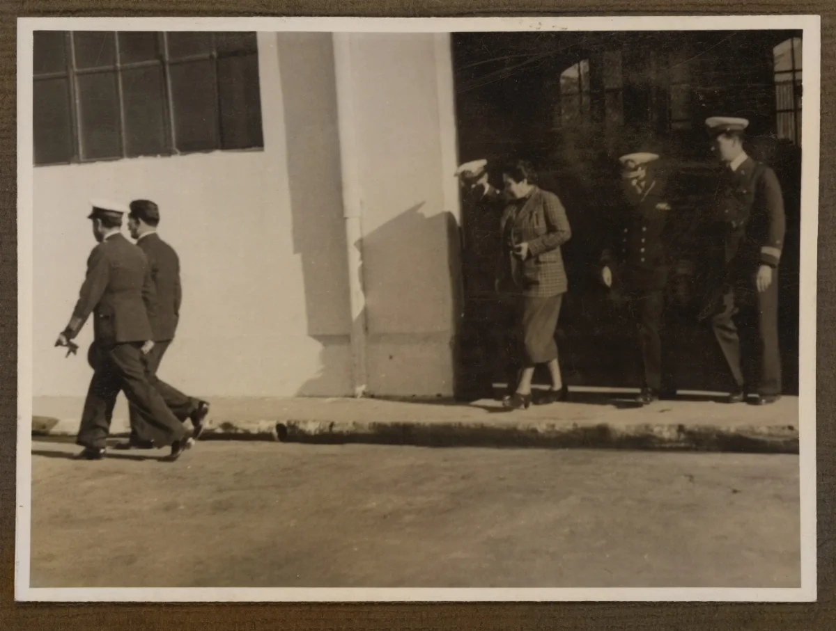 Presidente Pedro Aguirre Cerda en visita oficial a establecimiento público — aprox. 1939 | Chile de Ayer