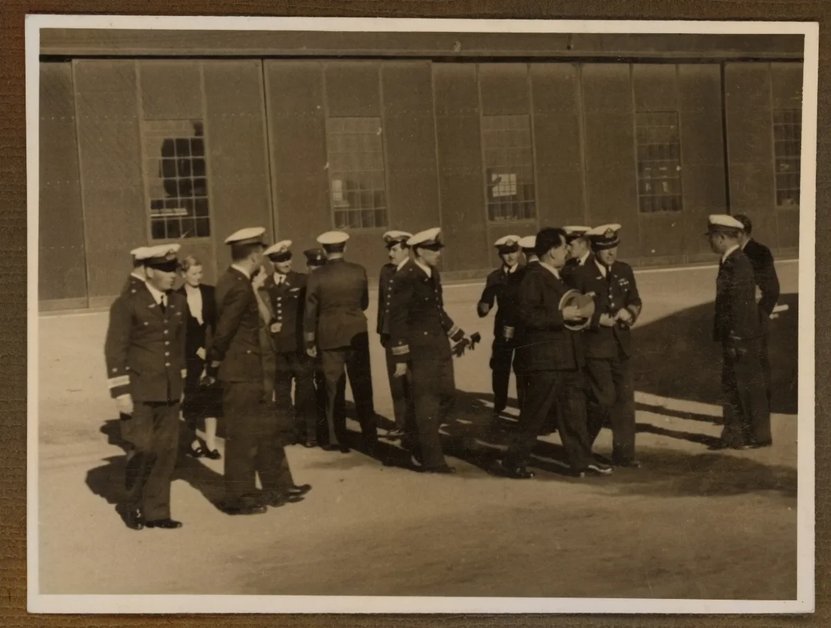 Presidente en acto oficial con autoridades militares y civiles — aprox. 1939 | Chile de Ayer