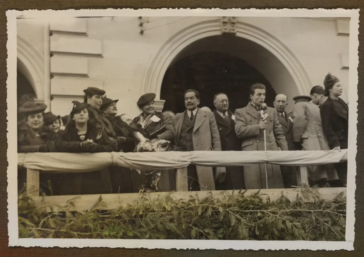 Presidente Pedro Aguirre Cerda en acto oficial junto a autoridades civiles — aprox. 1939 | Chile de Ayer