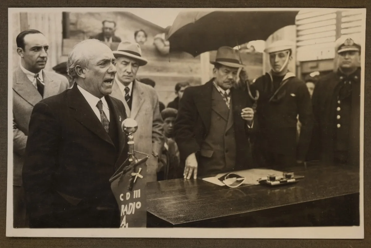 Acto oficial con transmisión radial presidencial — aprox. 1939 | Chile de Ayer