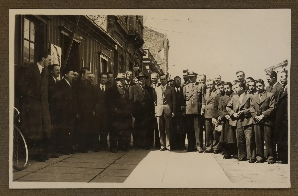 Acto oficial presidencial con delegación de autoridades civiles y militares — aprox. 1939 | Chile de Ayer