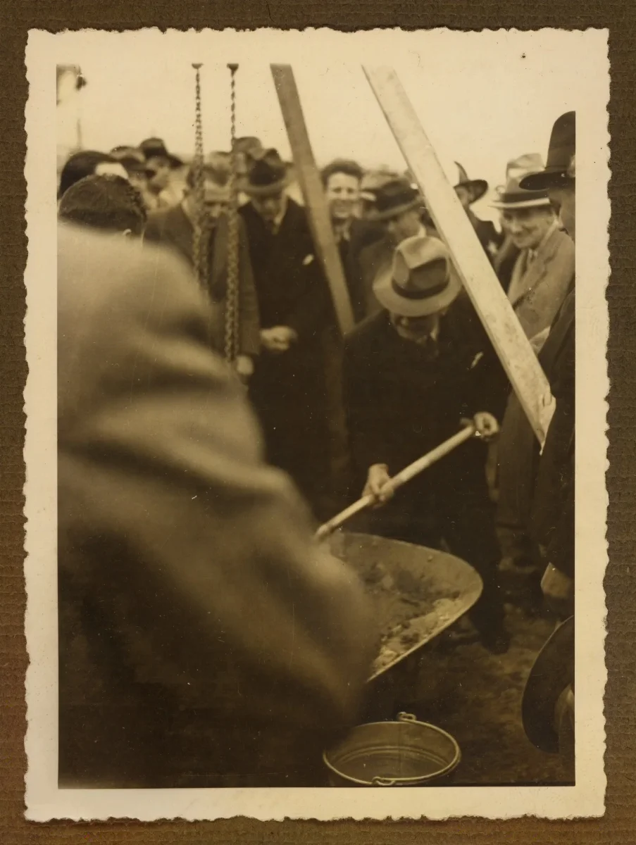 Ceremonia de inauguración con autoridades civiles y militares — aprox. 1939 | Chile de Ayer