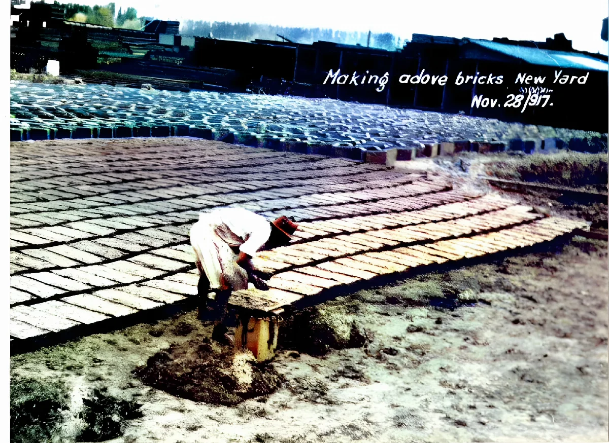 Creación de ladrillos de adobe en Rancagua, 1917 — 1917 | Chile de Ayer