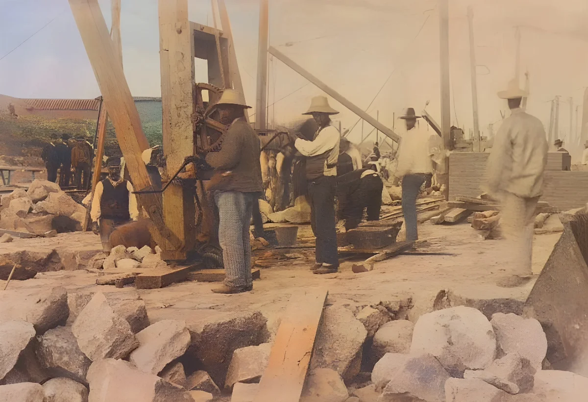 Canalización Río Mapocho a fines de 1880' s. — 1880 | Chile de Ayer
