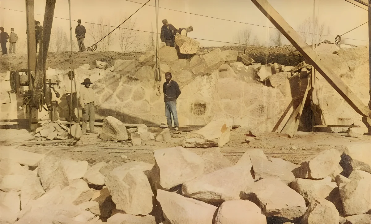 Canalización Río Mapocho a fines de 1880' s. — 1880 | Chile de Ayer