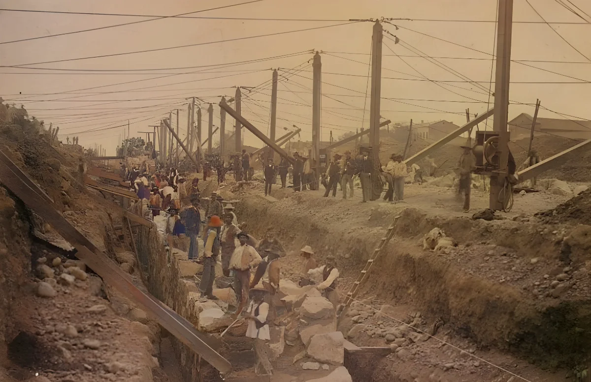 Canalización Río Mapocho a fines de 1880' s. — 1880 | Chile de Ayer
