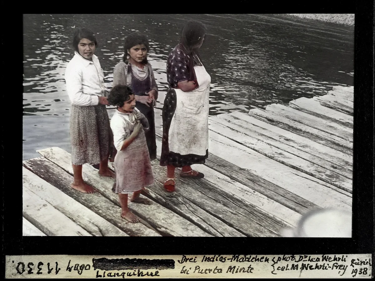 Lago Llanquihué, drei Indios-Mädchen bei Puerto Minte — Llanquihue — 1938 | Chile de Ayer