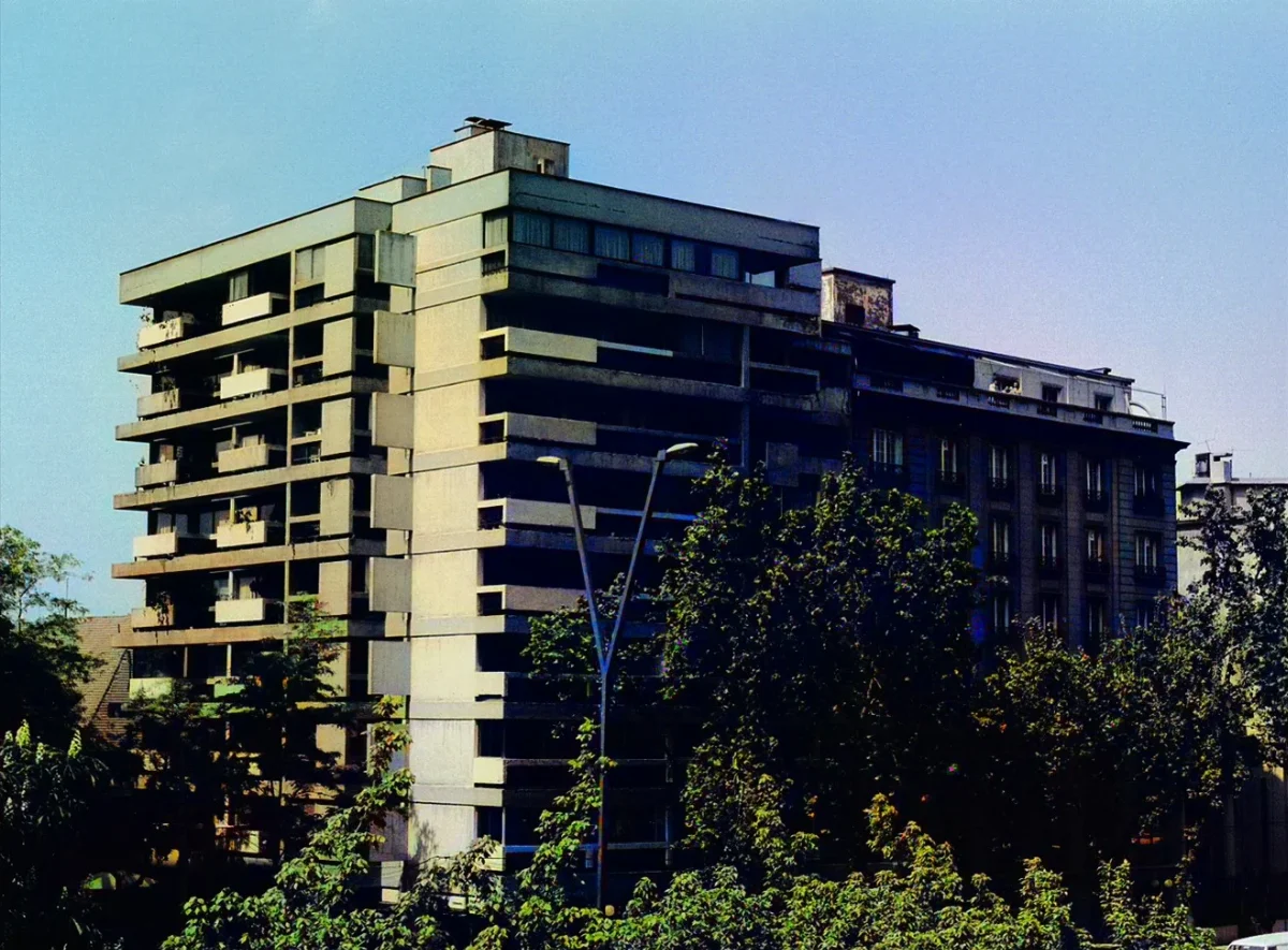 Edificio Bendersky Smuclir, fachada frontal angular — aprox. 1964 | Chile de Ayer