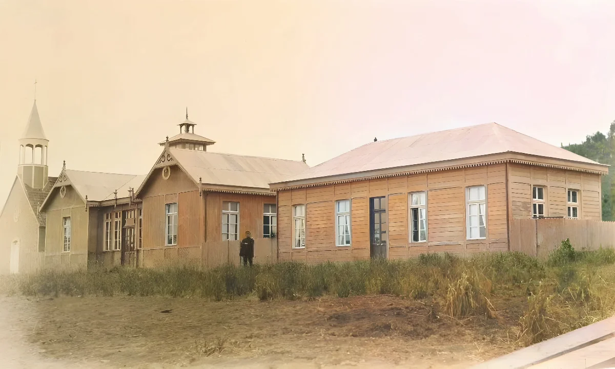 Escuela de Frutillar en 1893. — 1893 | Chile de Ayer