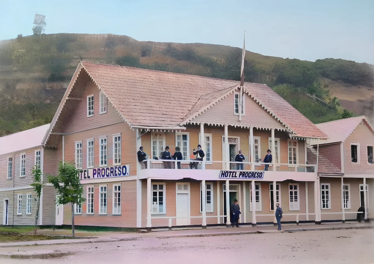 Hotel Progreso, Puerto Montt, 1893. — 1893 | Chile de Ayer